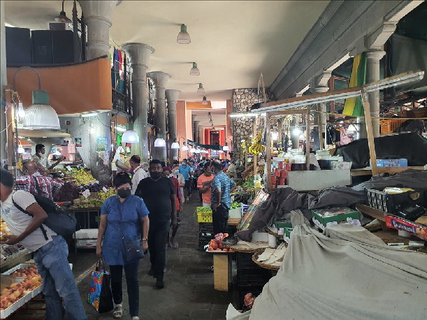im gedeckten Markt
