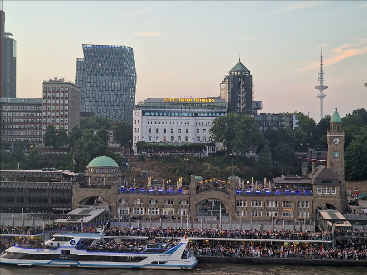 die Elbe hinunter