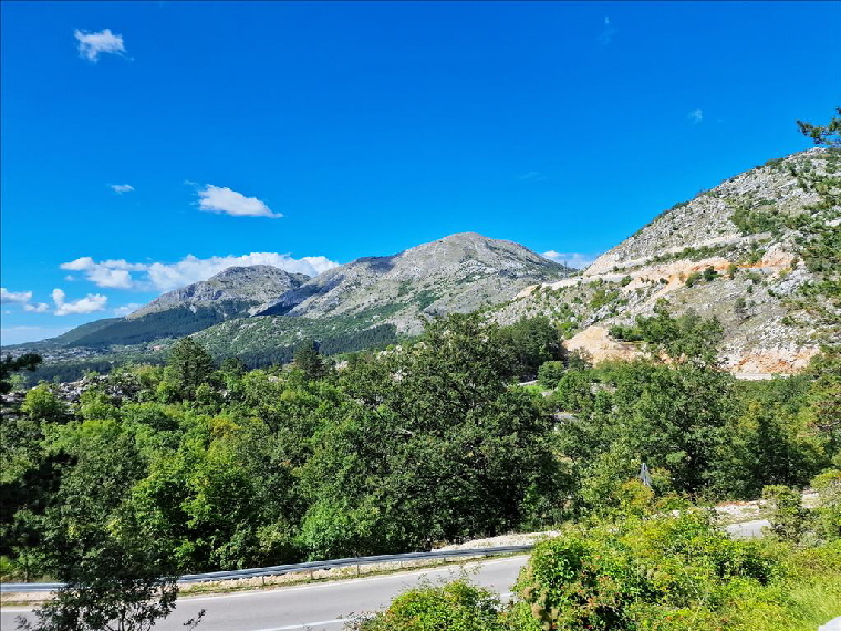 Fahrt durch die Berge