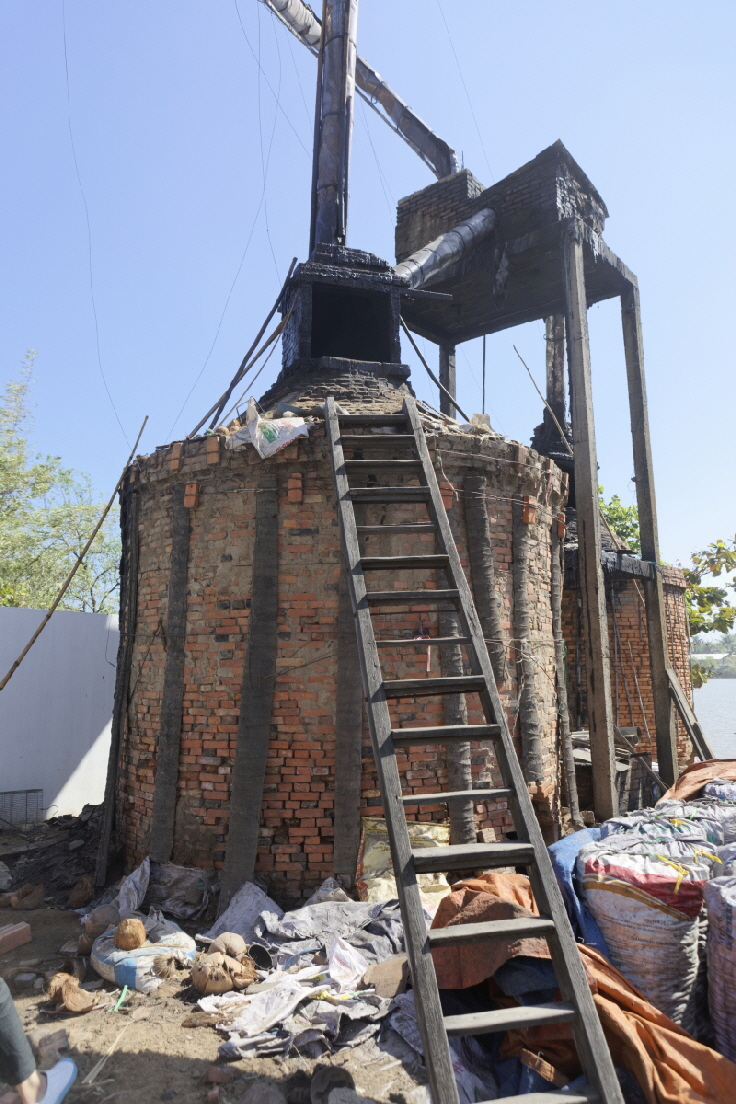 Ho�zlohlemeiler f�r Kokosn�sse